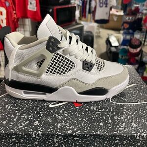 Big Kids Jordan Retro 4 Military Black Size 4.5.